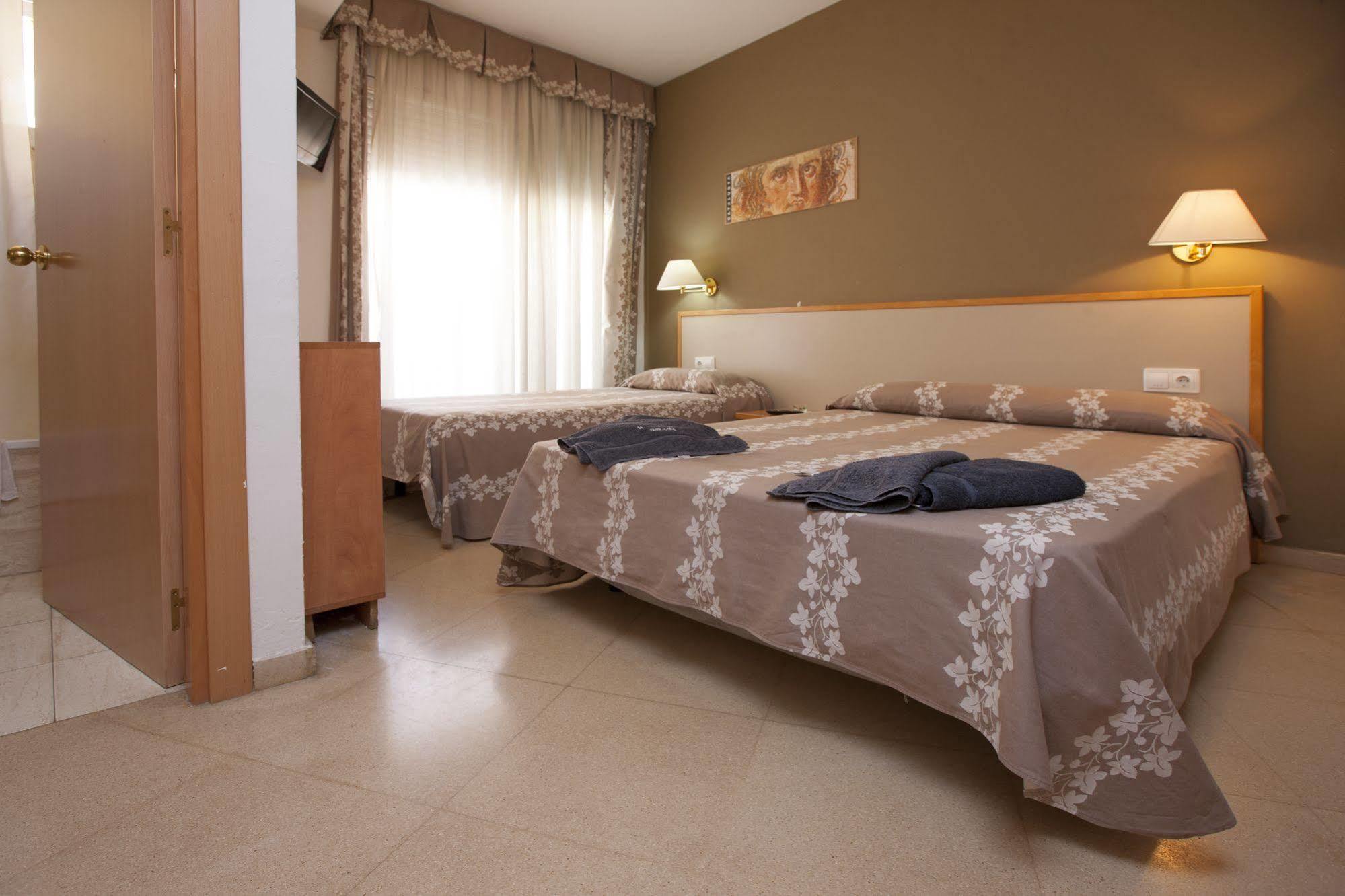 Hotel Cosmos Tarragona Ngoại thất bức ảnh